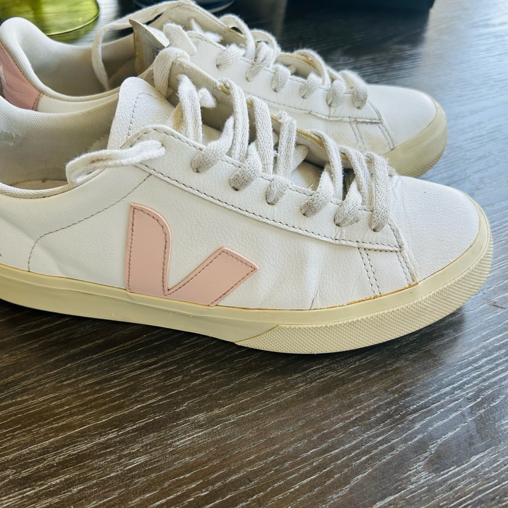 Veja Women's Sneakers in White and Pink